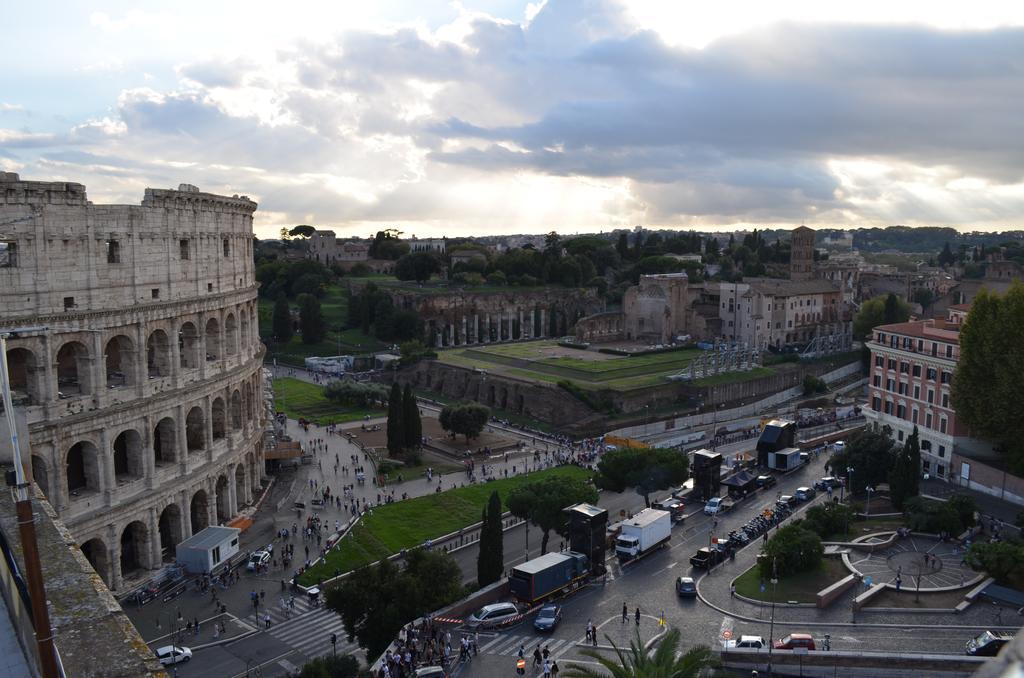 Domus Chiara Al Colosseo ローマ エクステリア 写真