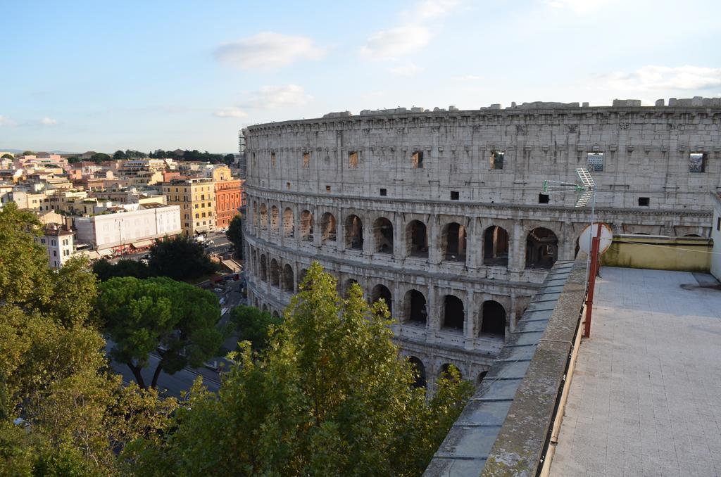 Domus Chiara Al Colosseo ローマ エクステリア 写真